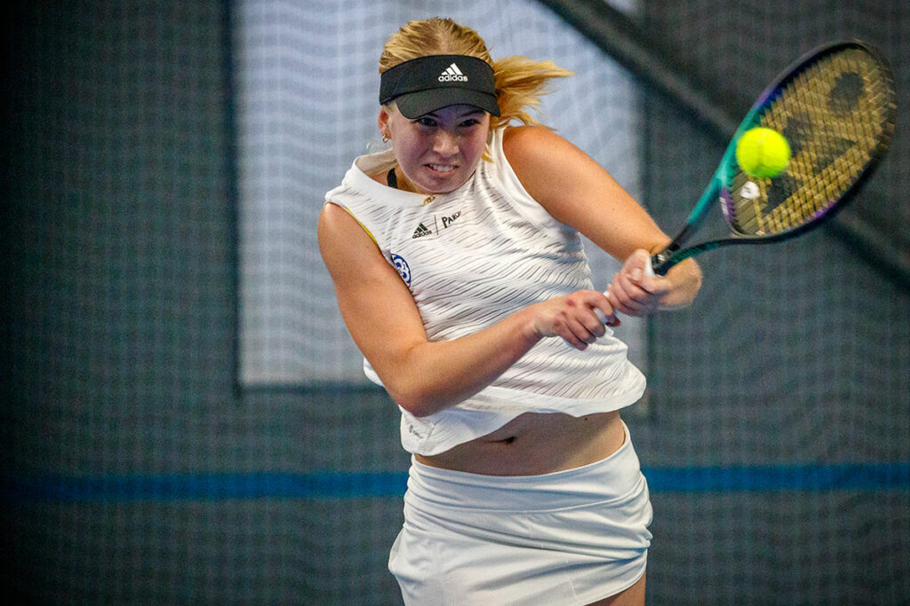 WTA 125 Angers Clara Tauson fighter sig til sejr trods svigtende 1. serv